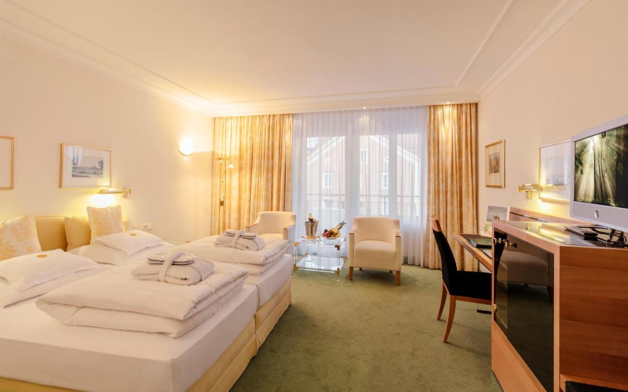 Hotel Bayerischer Hof Lindau  Ngoại thất bức ảnh A typical hotel room
