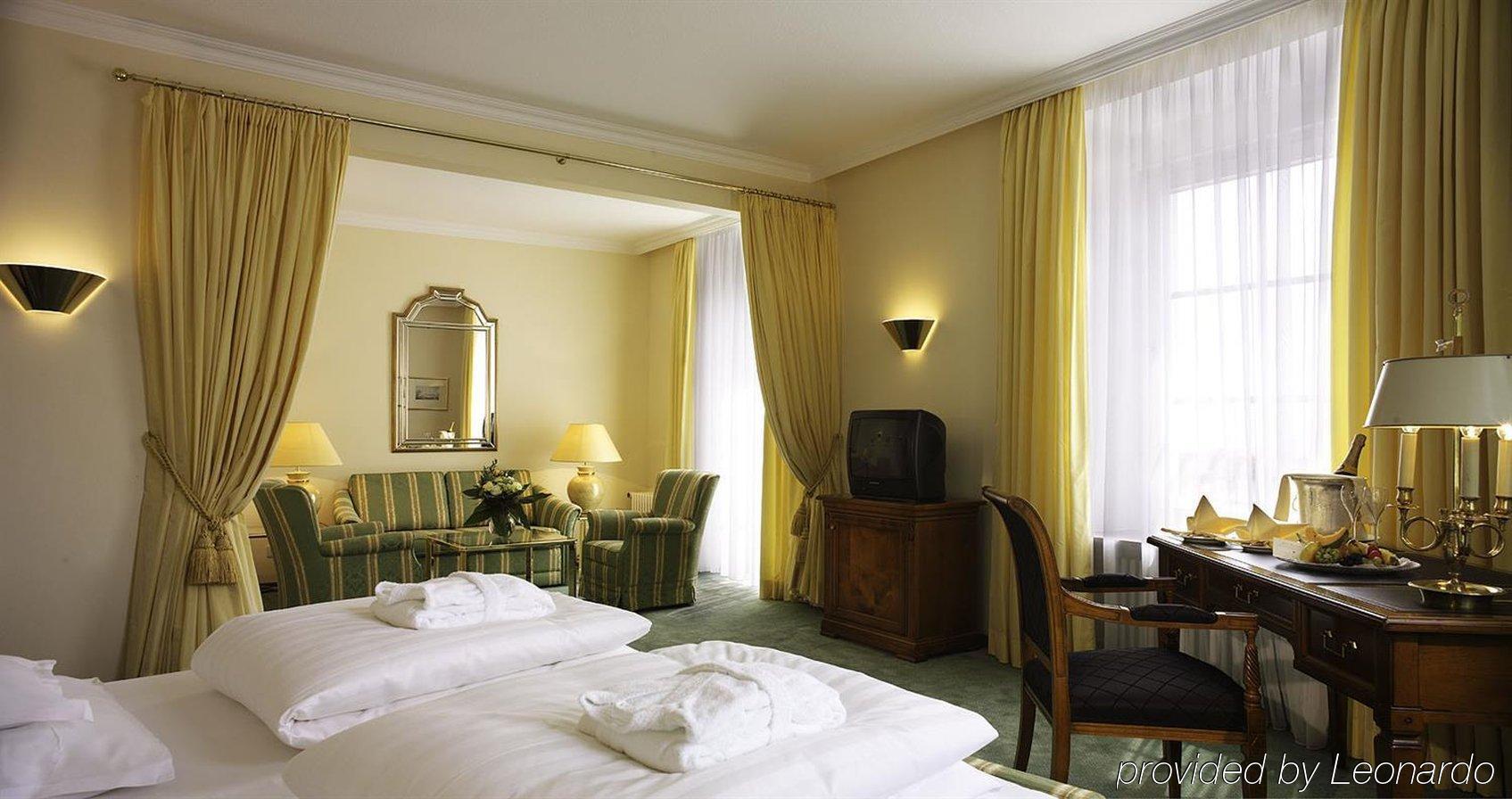 Hotel Bayerischer Hof Lindau  Phòng bức ảnh A room at the Hotel de la Ville