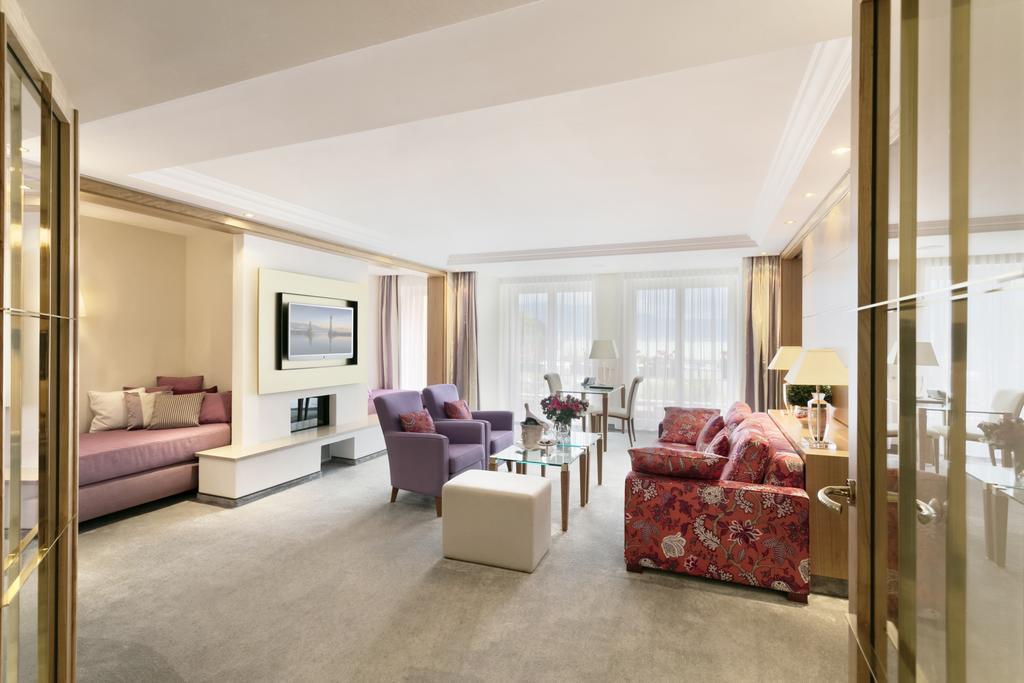 Hotel Bayerischer Hof Lindau  Ngoại thất bức ảnh A suite at the Mandarin Oriental, Munich