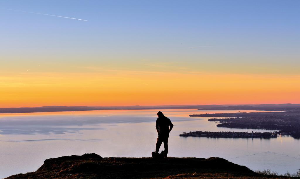 Hotel Bayerischer Hof Lindau  Ngoại thất bức ảnh Sunset over the Gulf of Riga