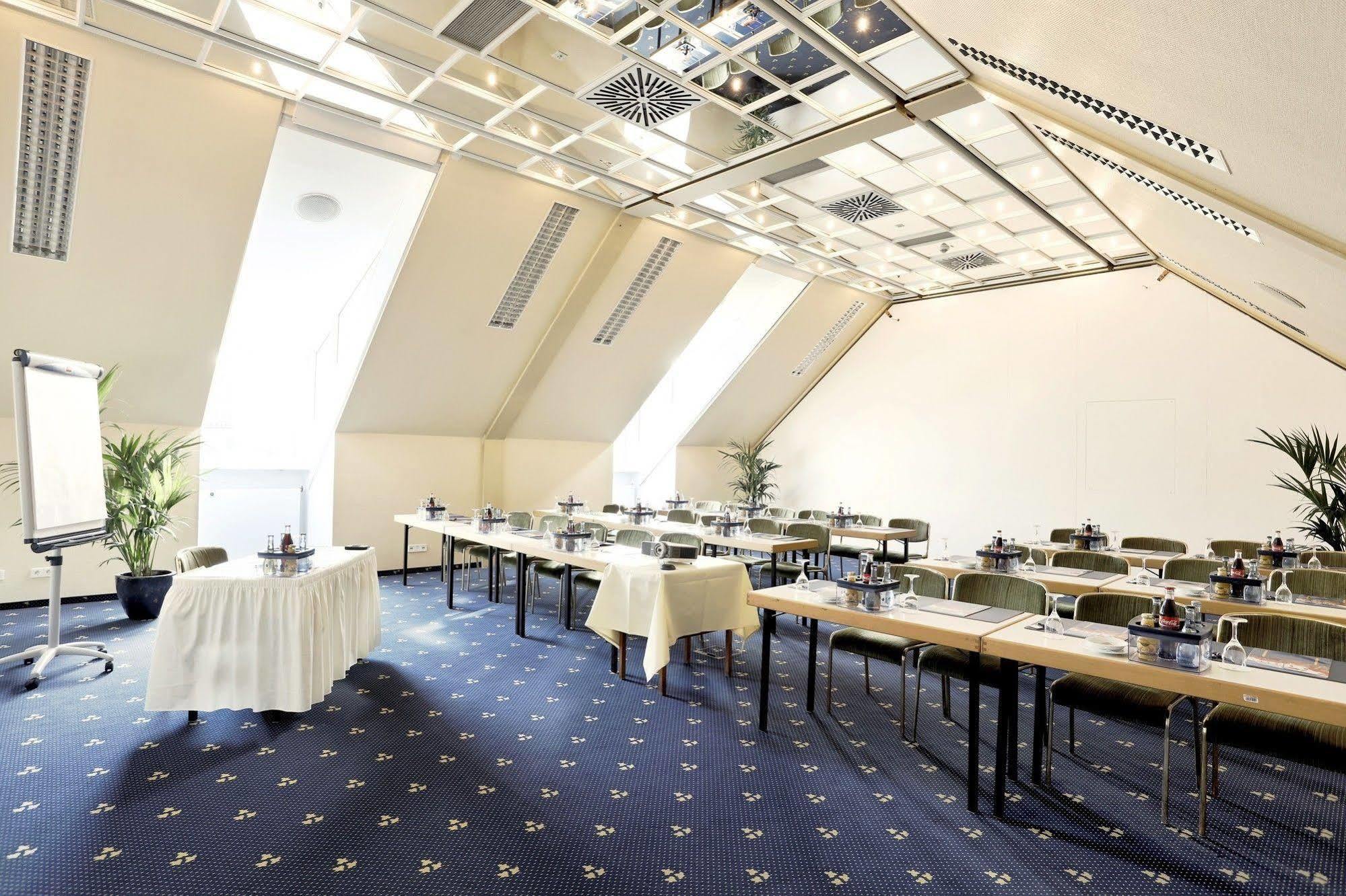 Hotel Bayerischer Hof Lindau  Ngoại thất bức ảnh Meeting room