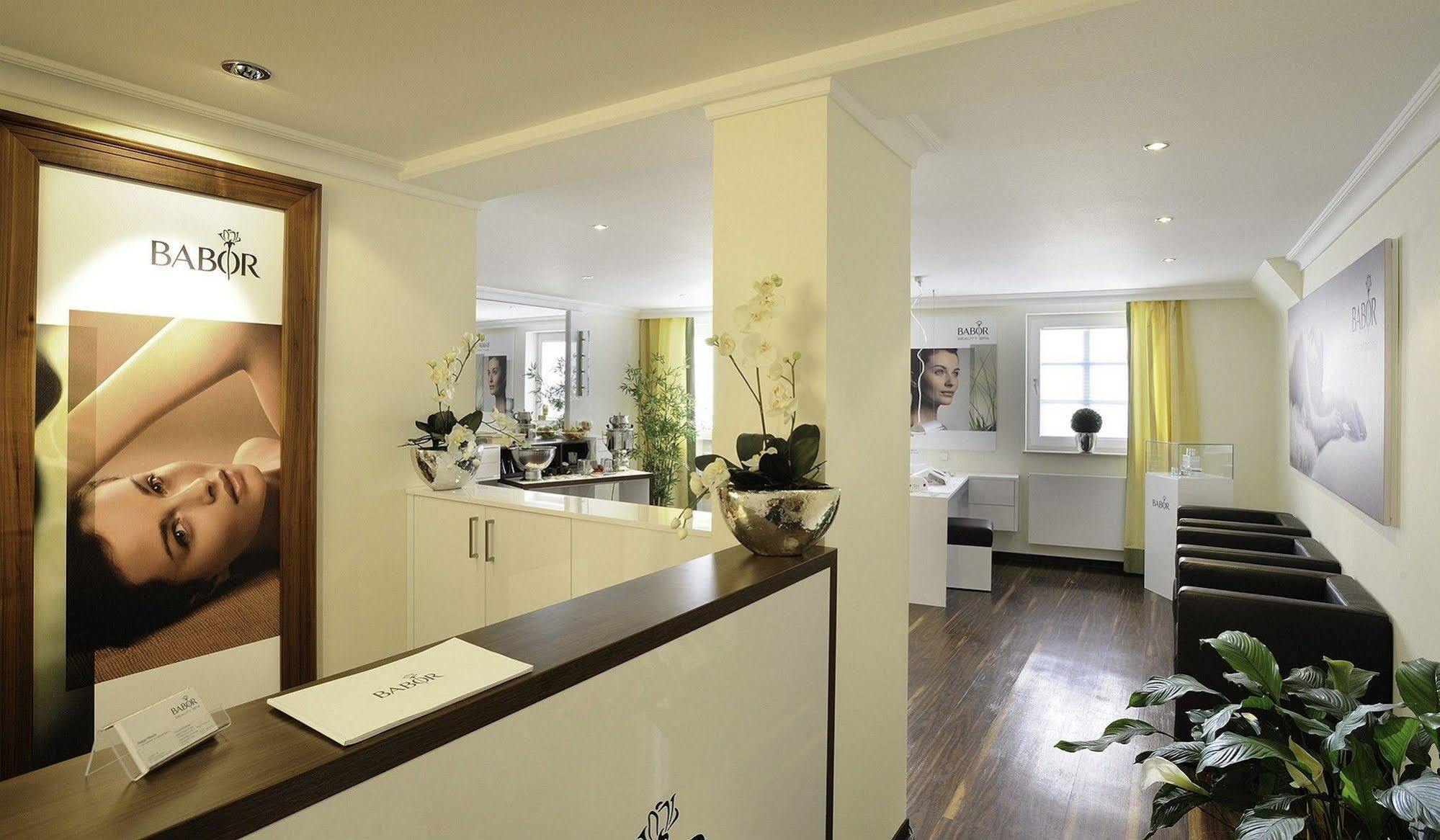 Hotel Bayerischer Hof Lindau  Ngoại thất bức ảnh A typical medical practice in Germany
