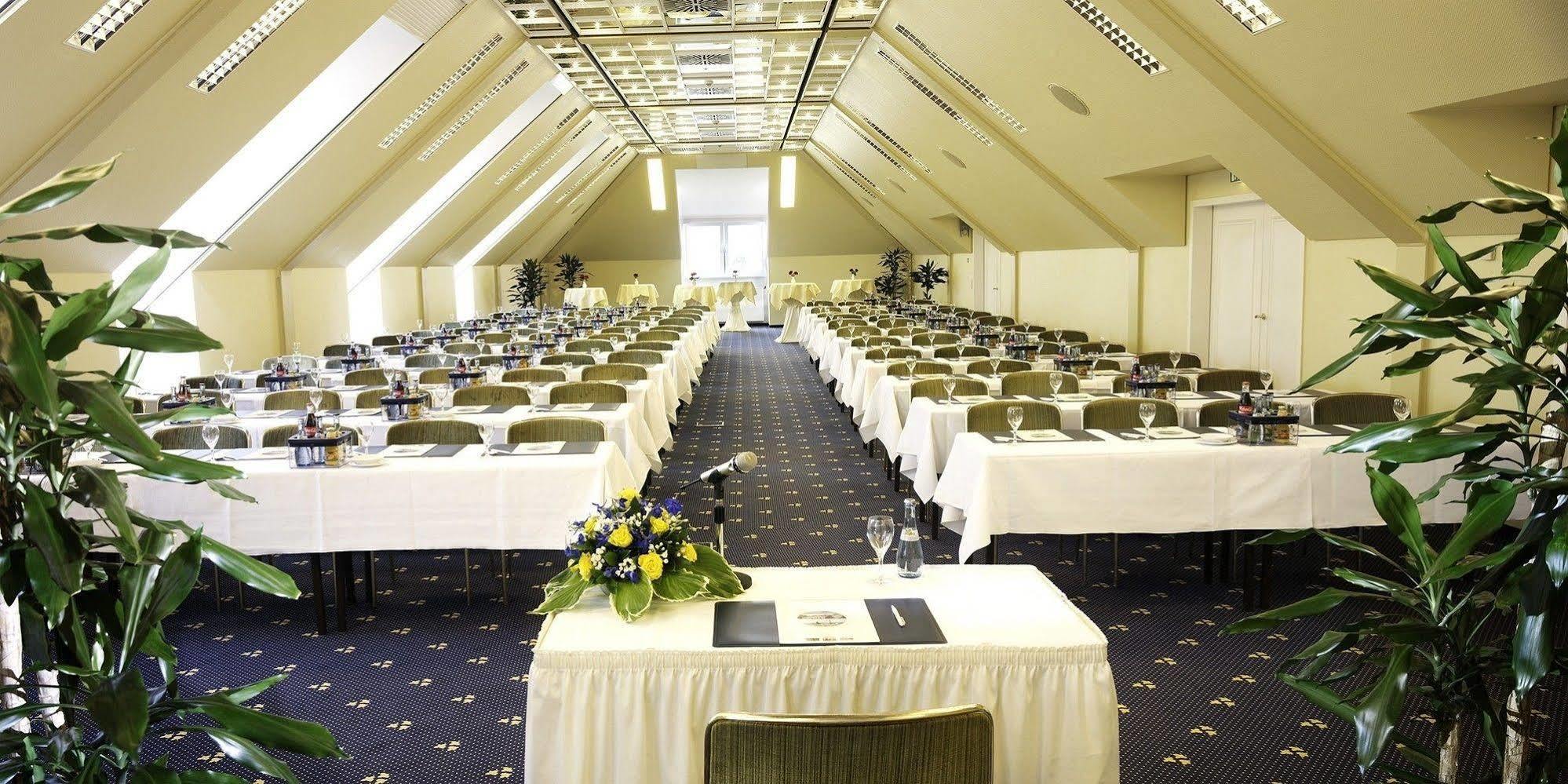 Hotel Bayerischer Hof Lindau  Ngoại thất bức ảnh The conference centre