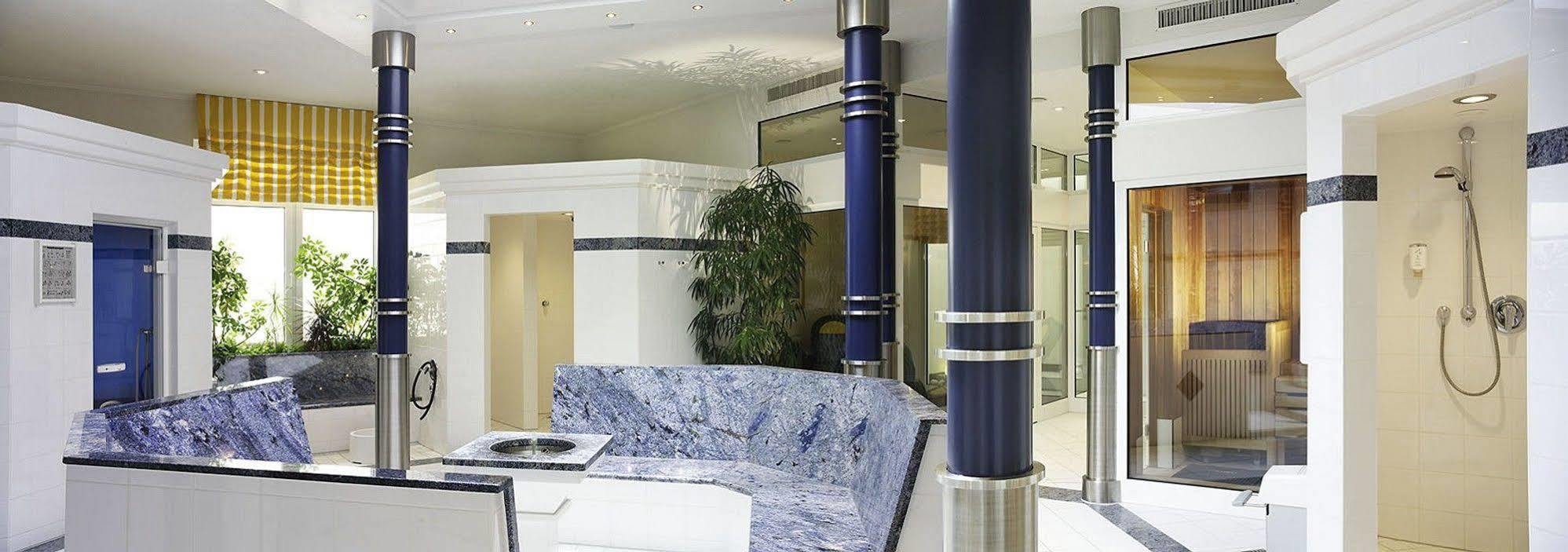 Hotel Bayerischer Hof Lindau  Nội địa bức ảnh Stainless steel columns